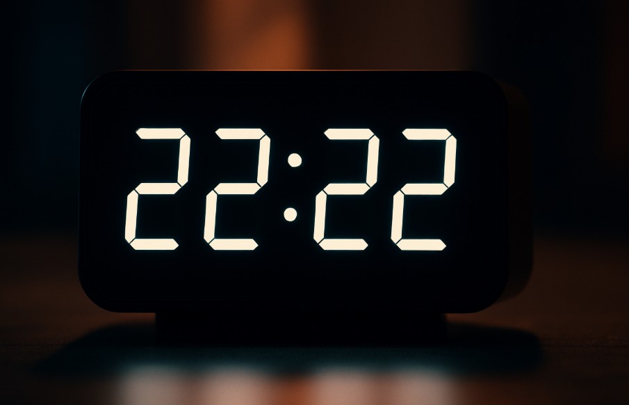 Що означає 22:22 на годиннику в ангельській нумерології